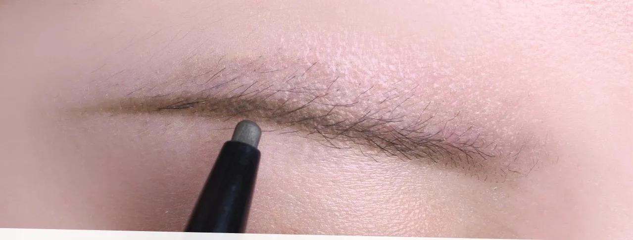 眉毛画好是不是显成熟,眉毛画得好迷人