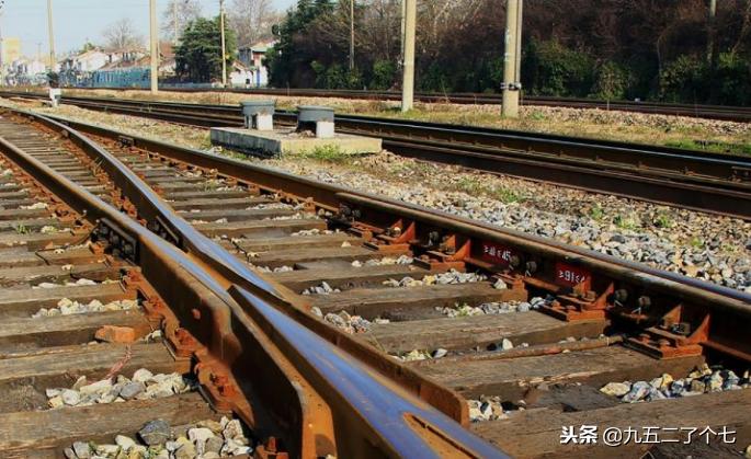 坐了这么多年高铁才知道位置,坐了那么多年的火车