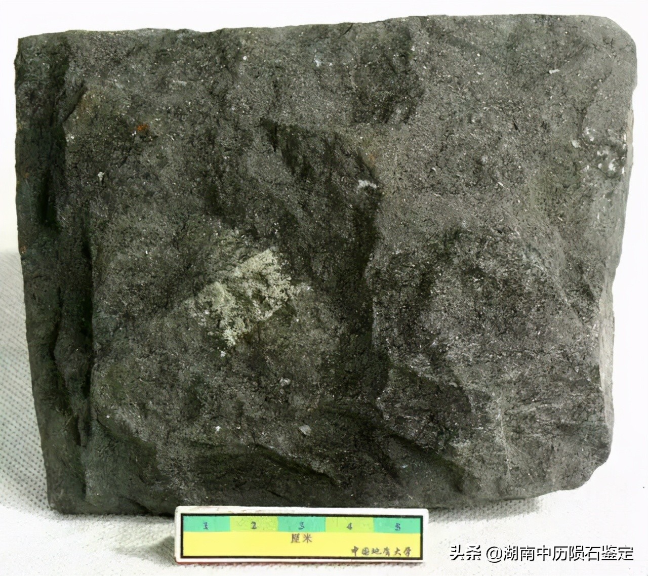 月球陨石与地球矿石的区别,月球陨石和矿石有什么区别