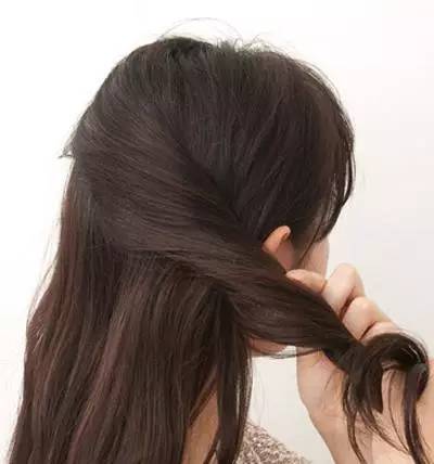 今年流行的侧编发,减龄全编发型