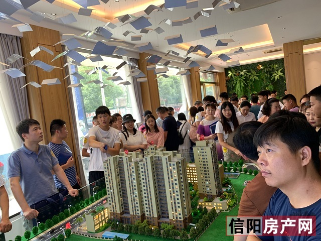 购房销售中心爆满,爆满的售楼部