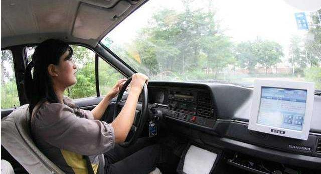 考科二在盲区停车可以停多久,科二考试上坡腿抖怎么办