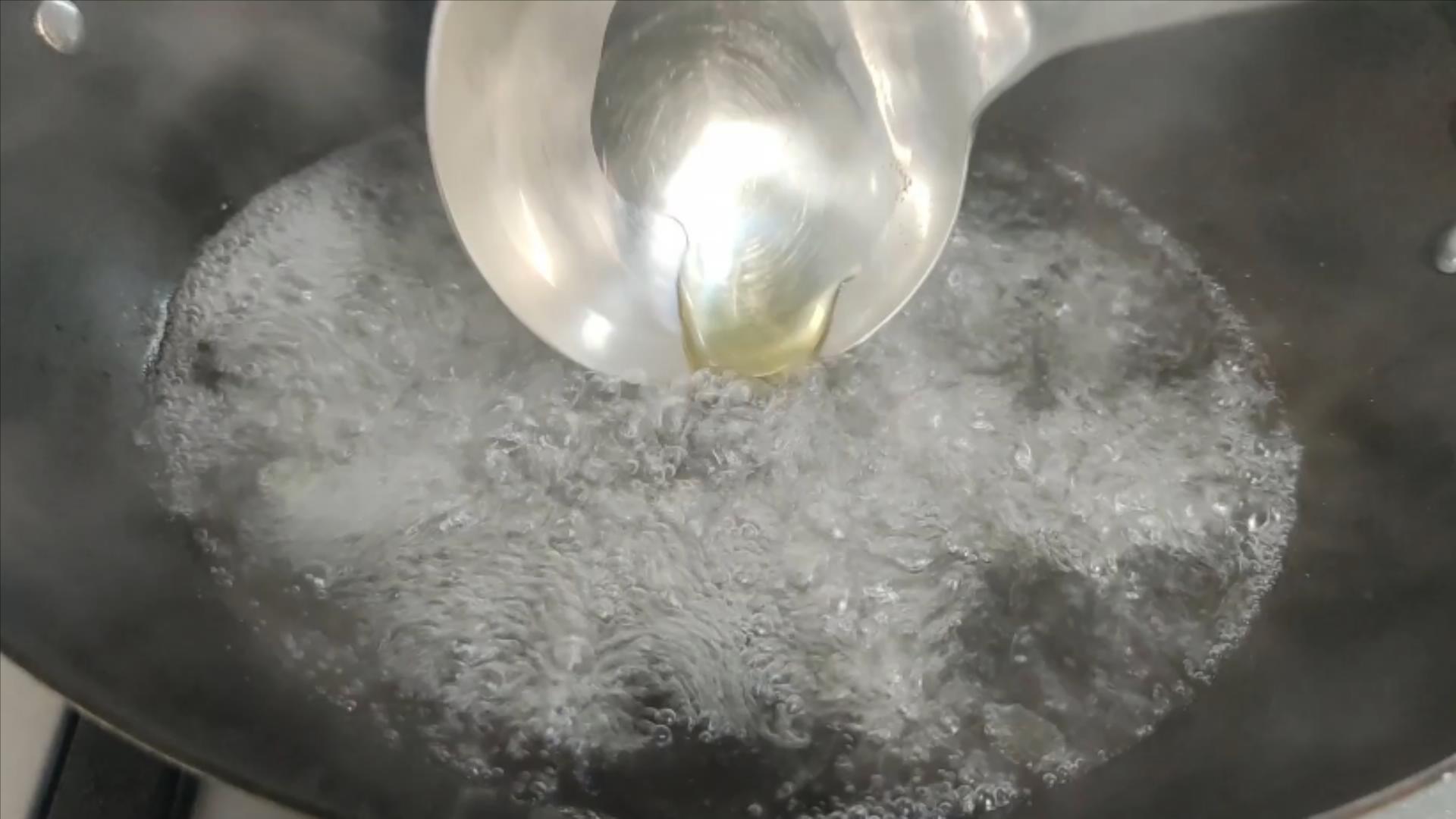 苦瓜怎么炒才不苦好吃,苦瓜要怎么炒才好吃又不苦