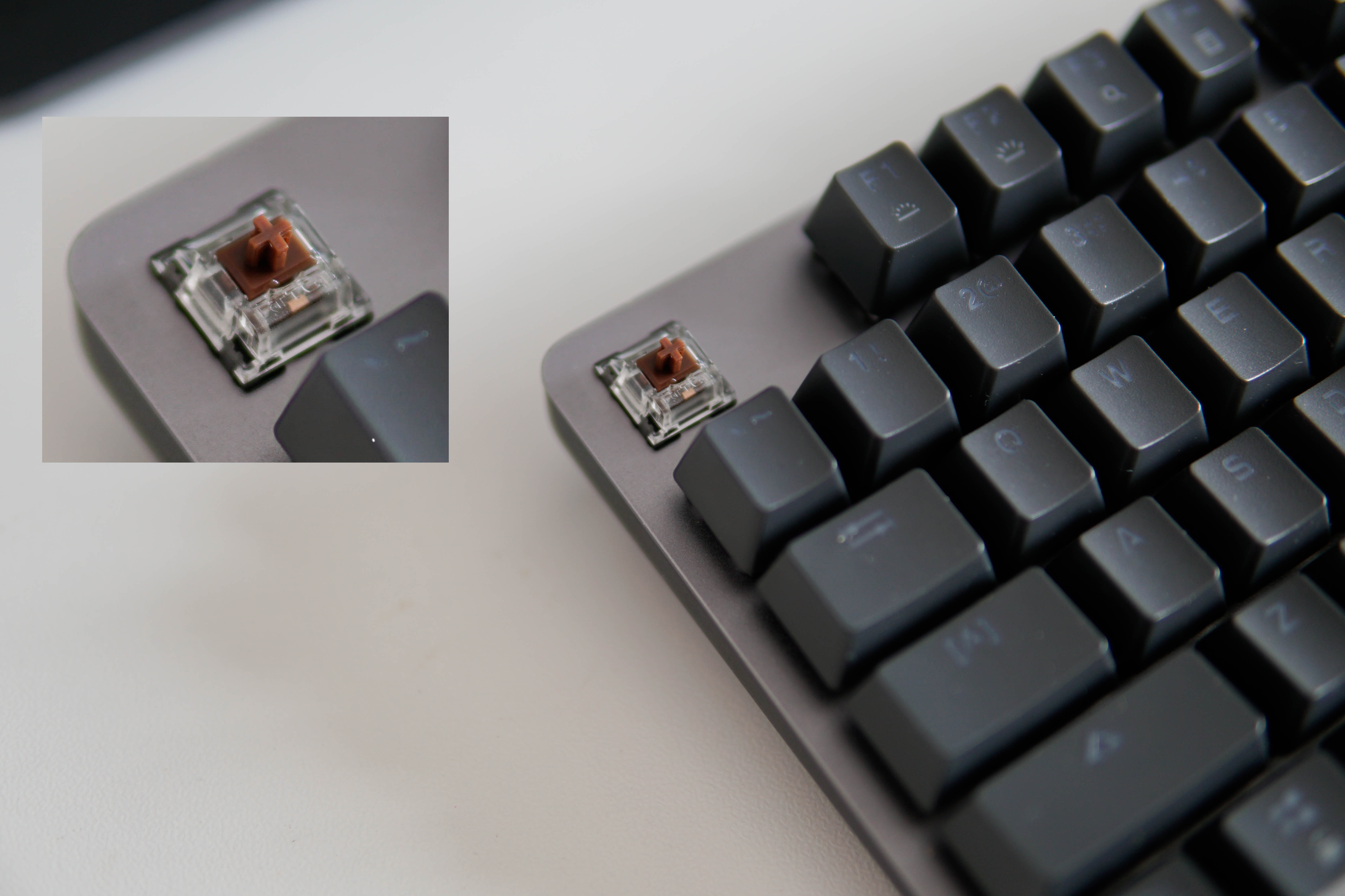 罗技k845玩游戏买ttc还是cherry,罗技k845背光机械键盘开箱体验