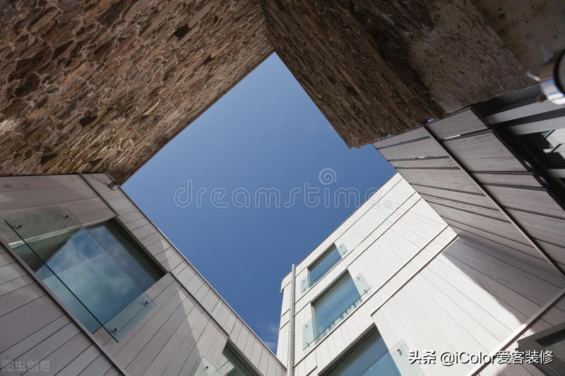 新装修的中式厨房，刚装修完墙面瓷砖开裂有裂缝，怎么办？