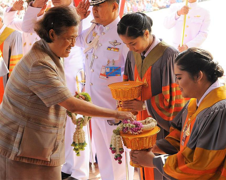 公主和国王简朴又亲民,公主像卖菜大婶,国王像民工大叔