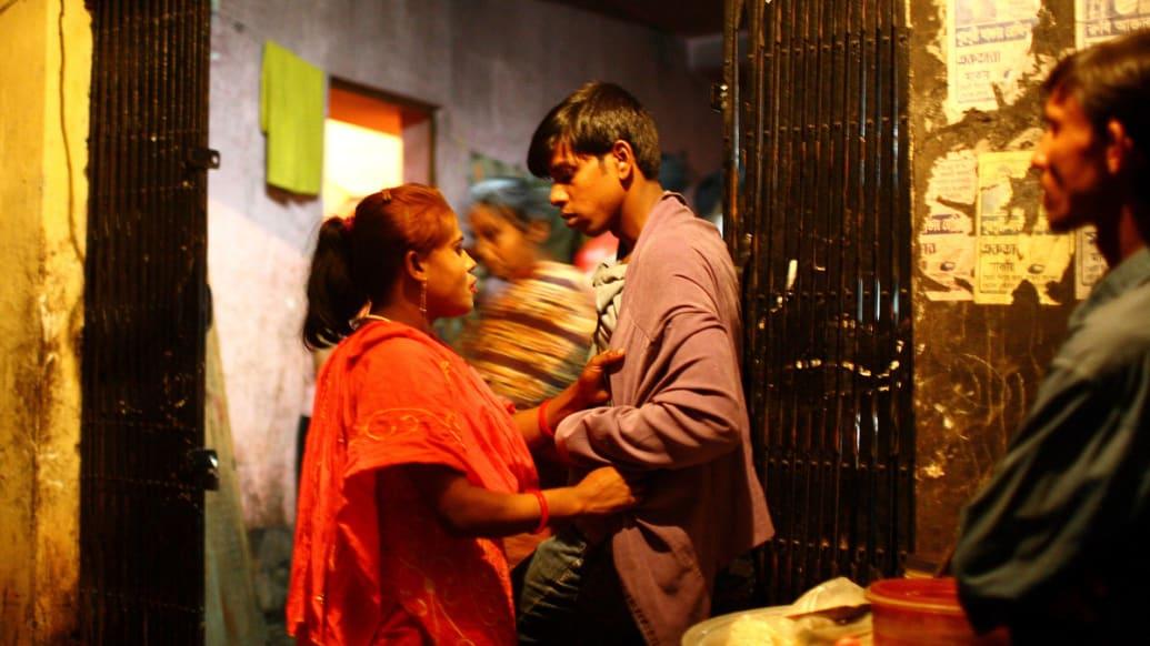 8元出*身卖**体，一天接40客人…纪录片揭底层*女妓***身卖**血泪