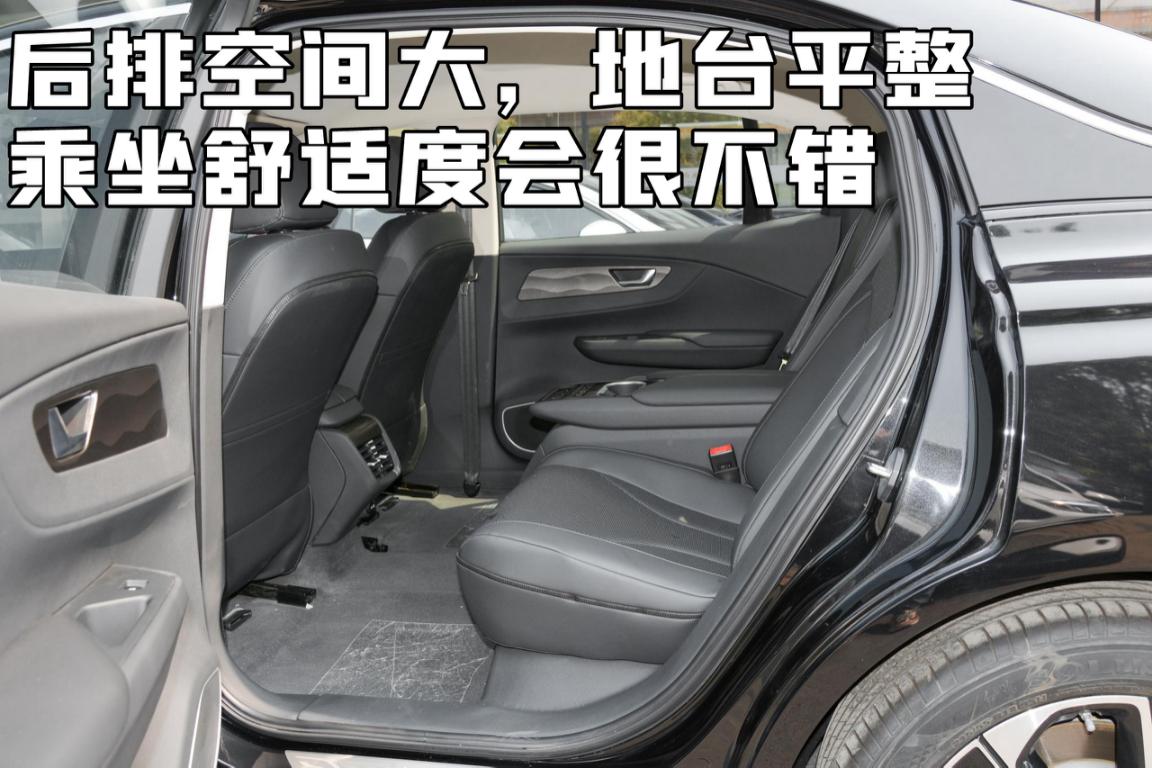 打车遇见红旗l5,新能源红旗e-qm5落地价