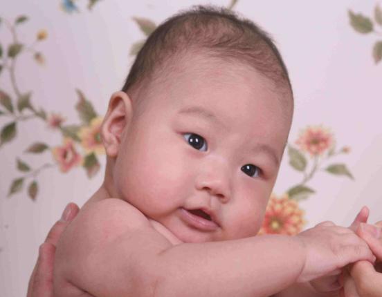 新生宝宝头痂怎么清理,婴儿头痂是每个宝宝都有吗