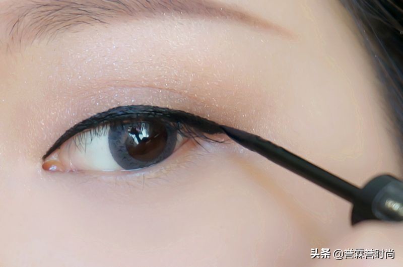 简单基本化妆的正确步骤,化妆的三种最漂亮做法