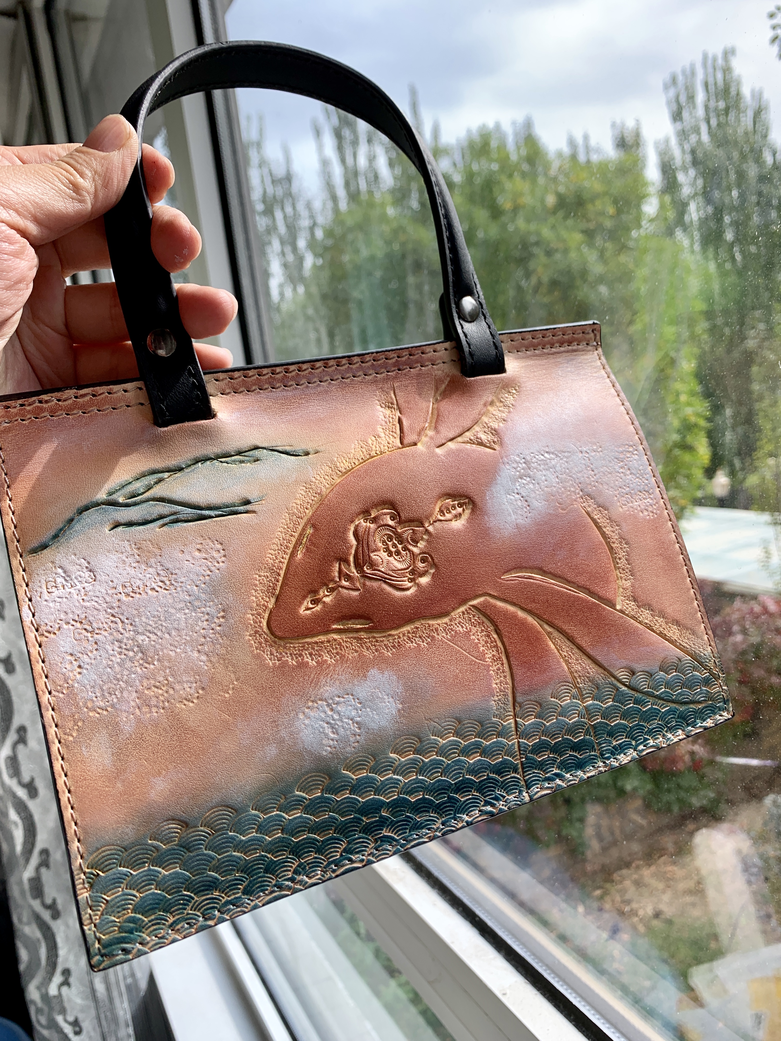 皮雕工艺简介,皮雕是怎么雕的