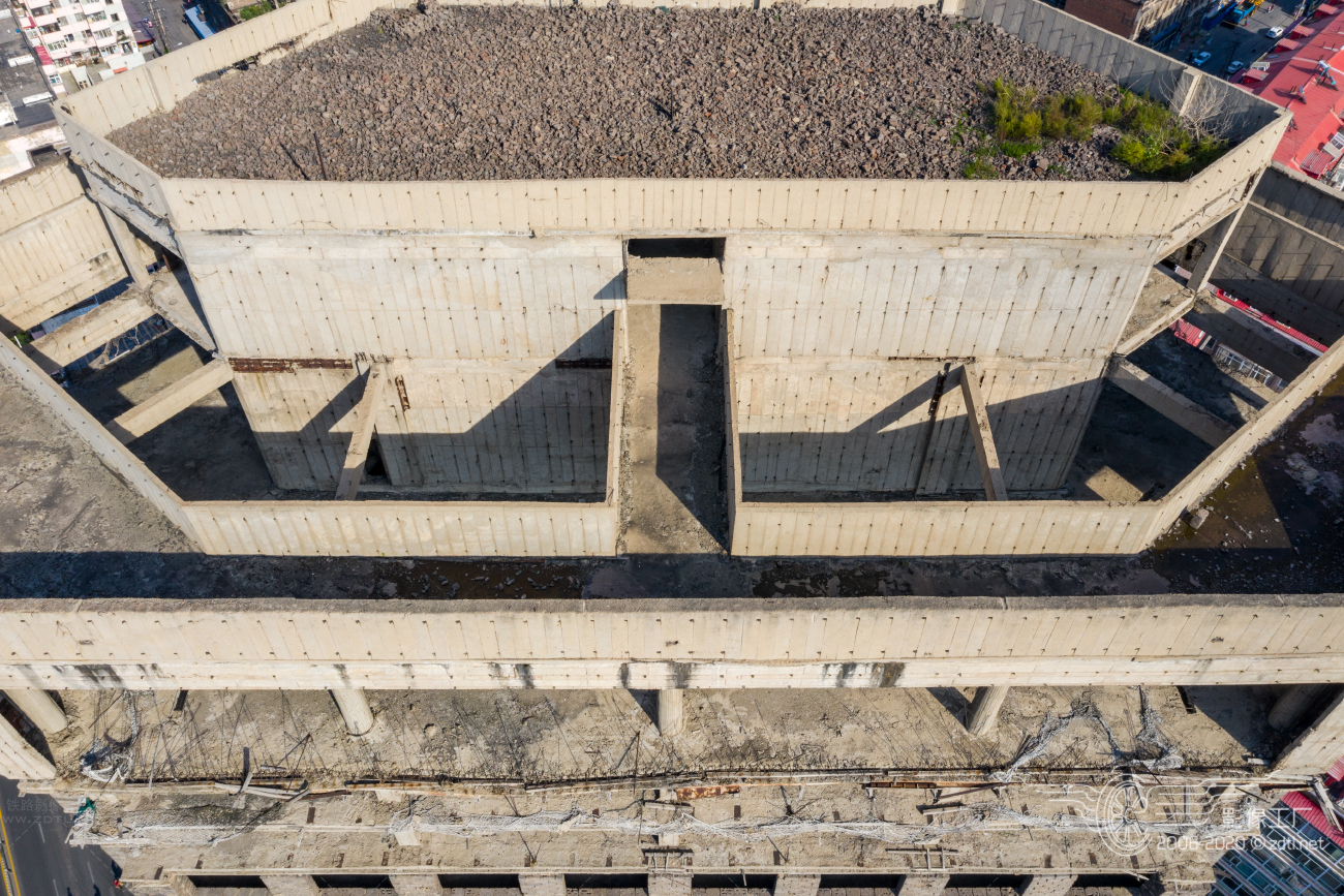 哈尔滨烂尾楼艺华大厦,道外区烂尾楼艺华大厦复建了吗