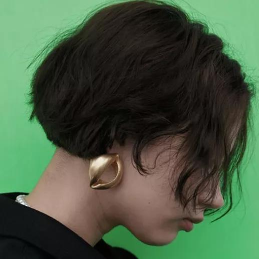 看一下明星的穿衣搭配,一起来看看明星的时尚搭配