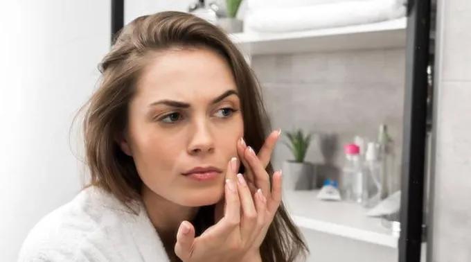 男生脸上长痘痘怎么消除,小女孩脸上长痘痘怎么办