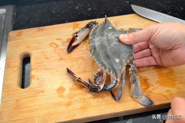 只有葱姜怎么做螃蟹好吃,葱姜爆炒毛螃蟹怎么做