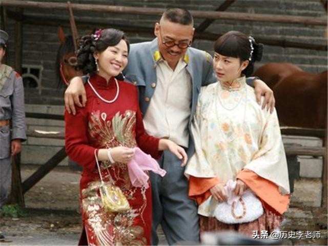 四川大军阀杨森:娶12个老婆,生43子,90岁娶17岁少女还生一女儿