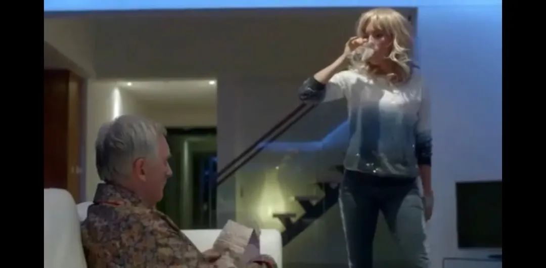 英剧9号秘事全部,英剧9号秘事讲的什么事