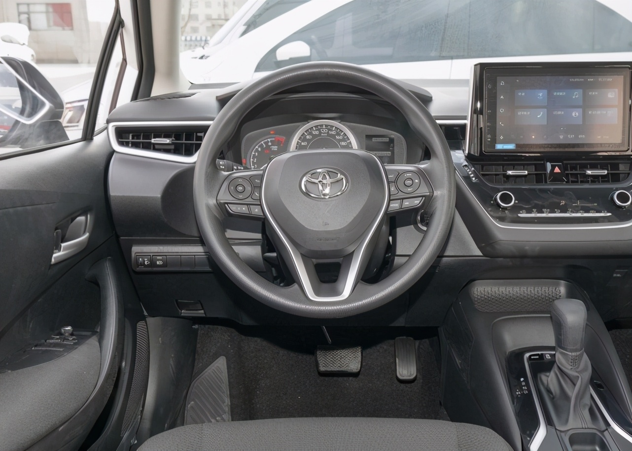 丰田卡罗拉非常省油保值的一款车,丰田卡罗拉十万左右轿车最佳选择