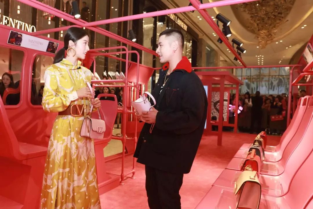 我抓住了一位资深柜员,道出了如何让你掏钱买包的秘密