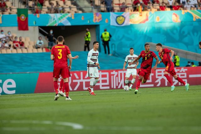 海信2024欧洲杯口号,欧洲杯赛场上的广告