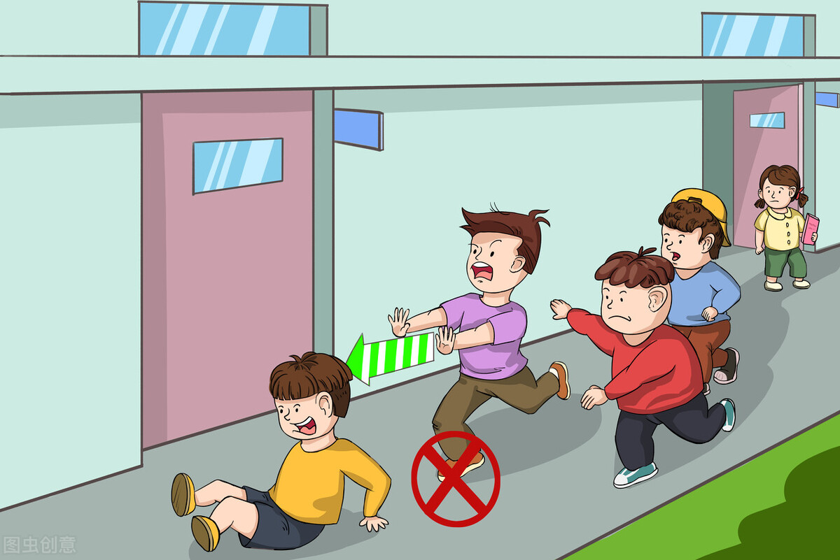 8岁男童在学校跌倒未引起重视，几天后高烧不退被医院诊断为骨髓炎。专家提醒若摔伤后疼痛加重要及时就医