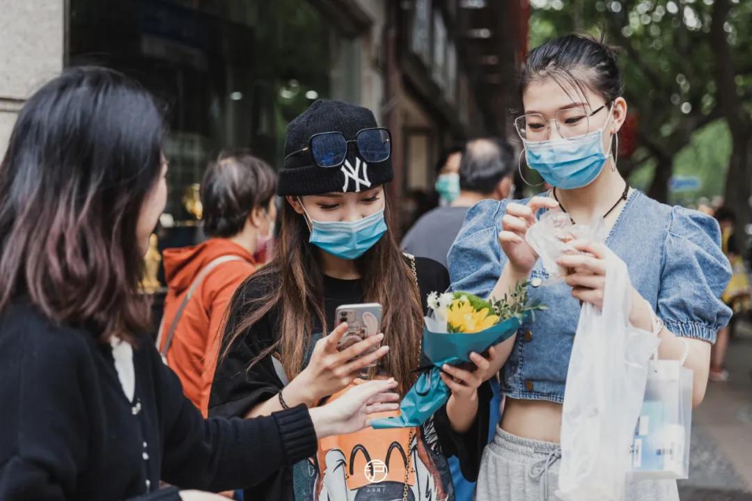 今天的魔都人，都是“花仙子”