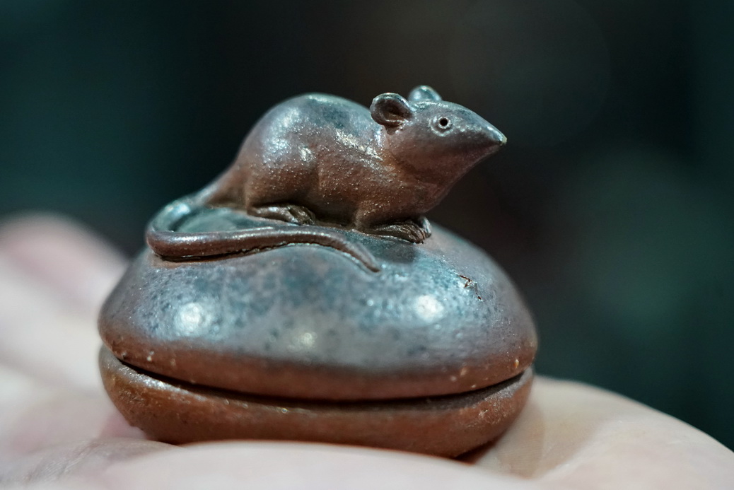 老式铜葫芦烟袋,古玩市场的铜胎掐丝珐琅花瓶