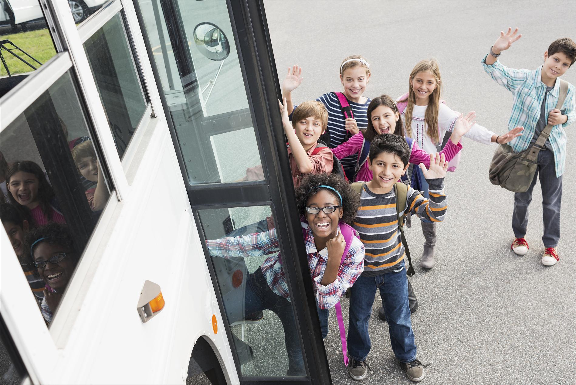 小学生寄宿好还是走读生好,小学生寄宿的利弊