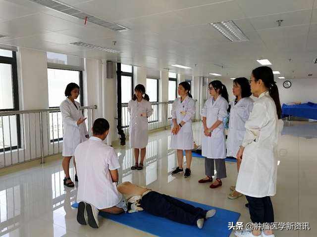 癌症患者的生存几率多大,国内癌症医疗和国外癌症医疗现状