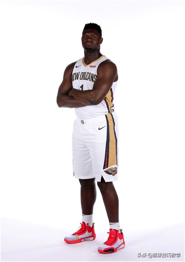 锡安首秀球鞋,锡安威廉姆斯球鞋动图