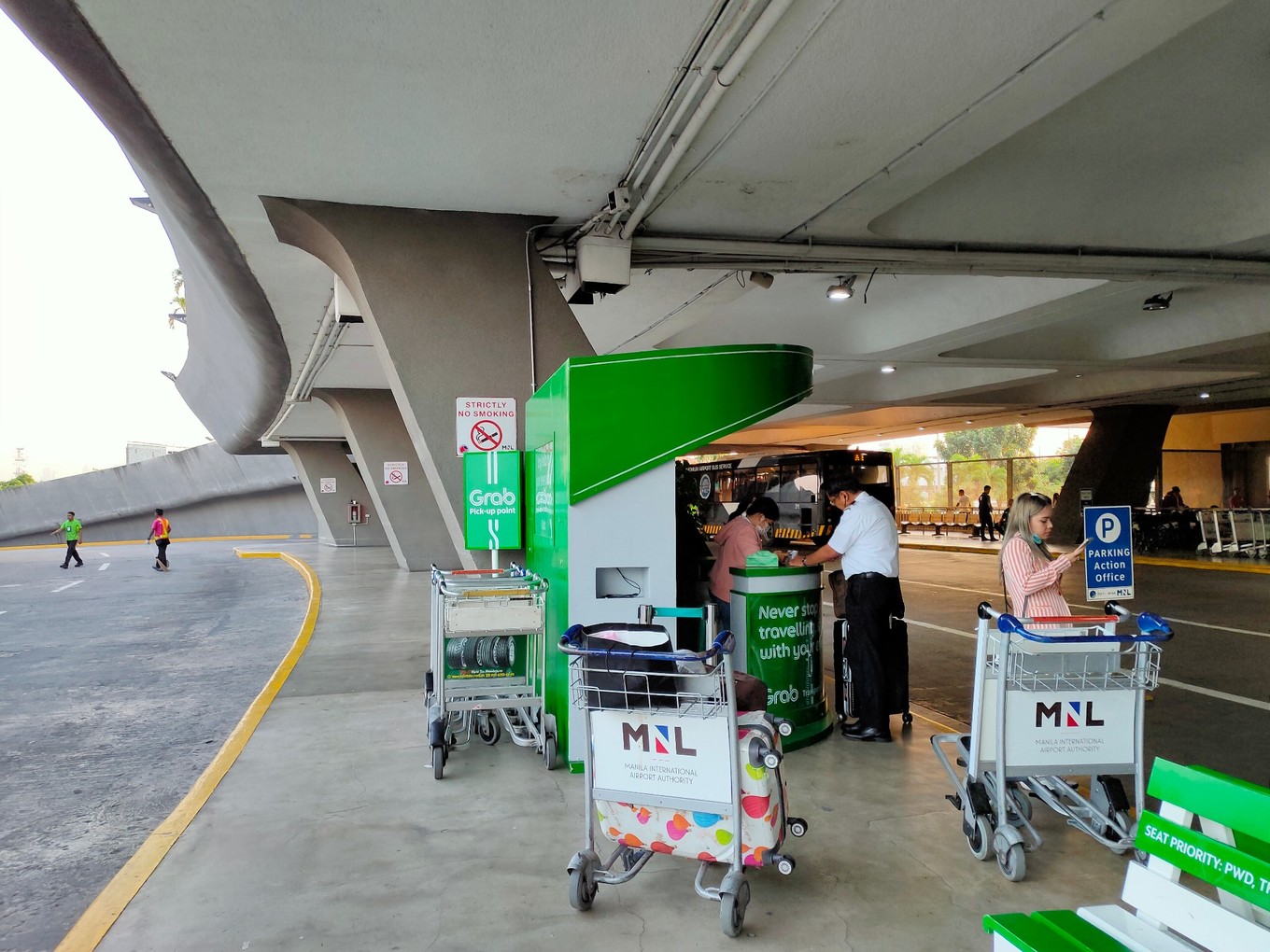 实弹射击or公墓拍大片？| 跟90后小伙儿在马尼拉“玩儿很野”