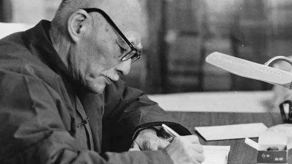 叶圣陶《稻草人》故事全文,叶圣陶笔下的稻草人