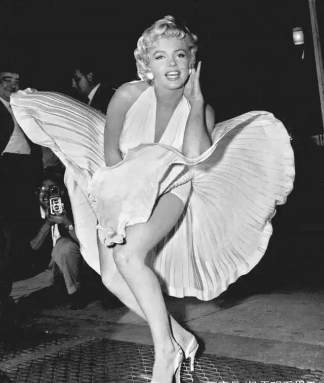 英国有赫本美国有梦露,赫本和玛丽莲梦露颜值巅峰