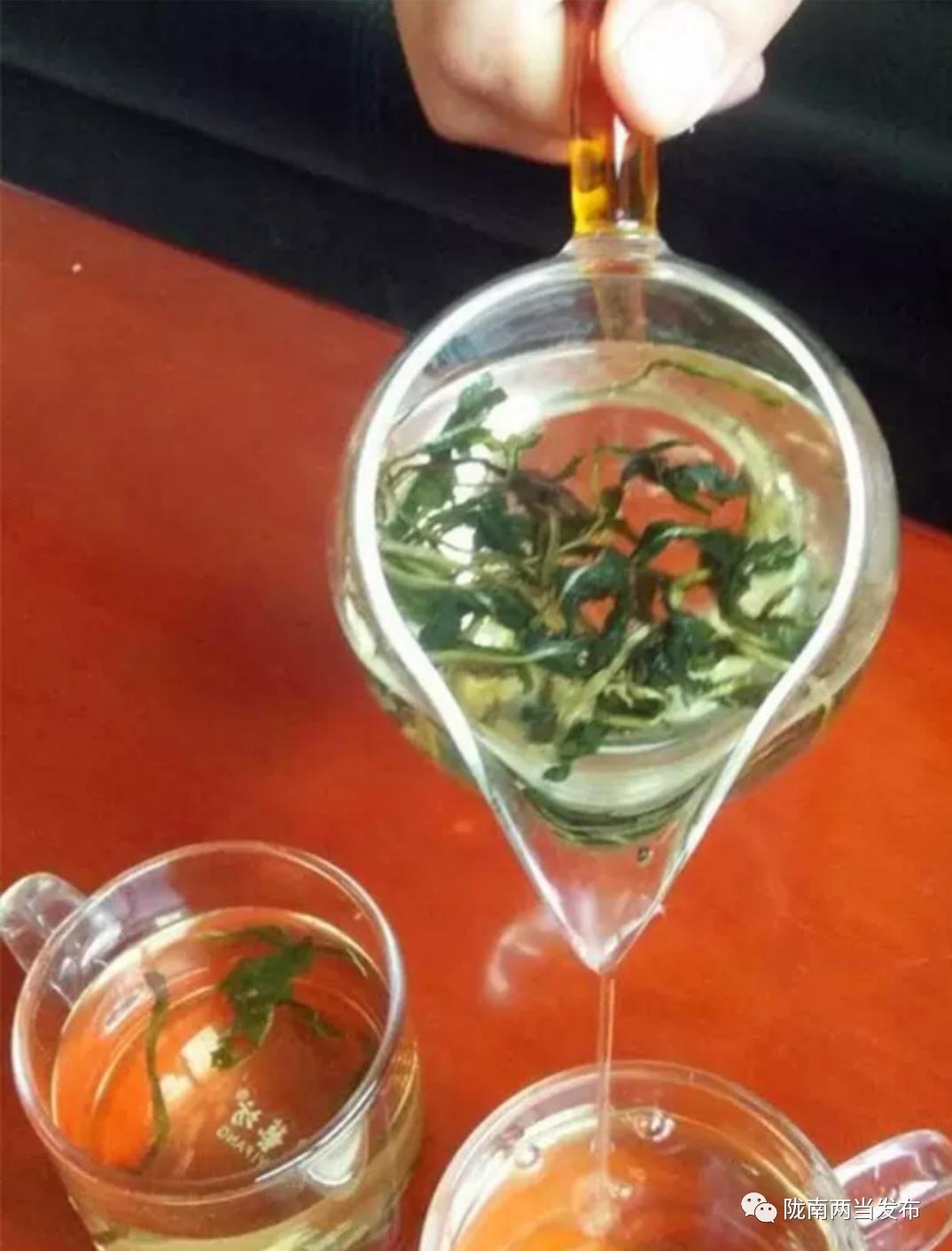 茶香四溢的蒲公英茶,清新蒲公英茶满满自然滋味