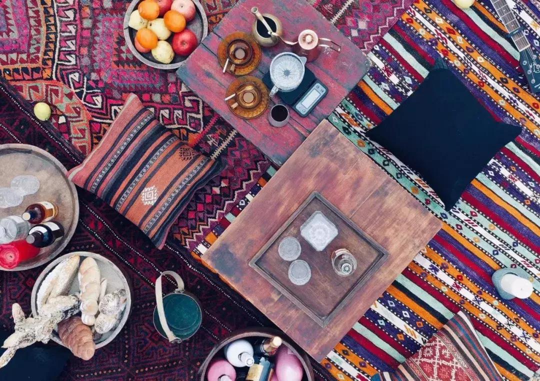 把泳池搬进沙漠，圈黄河做庭院，一个男人的西部世界，可以有多野