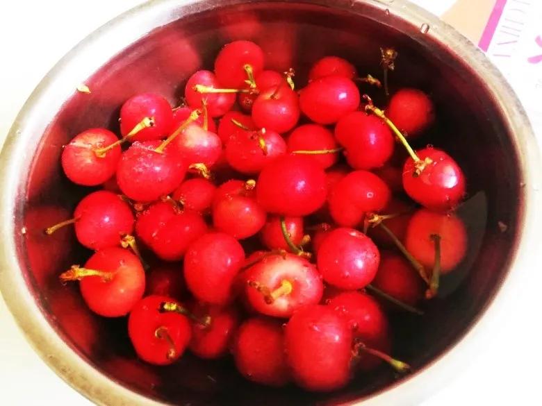 樱桃盐水泡出来的虫,樱桃里面有虫子用盐水泡多久