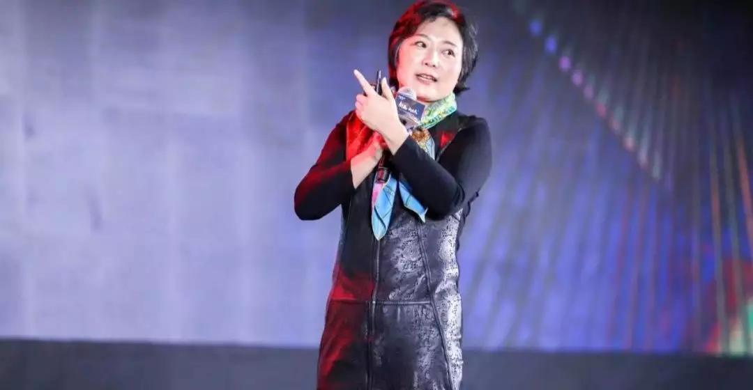 别人家的年终奖五亿现金堆成墙,别人家的年终奖