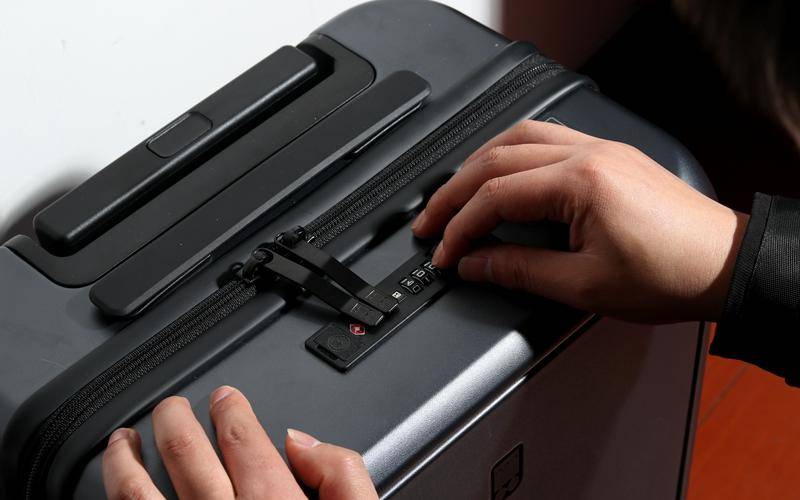 快速取物，为商务人士定制地平线8号登机箱体验