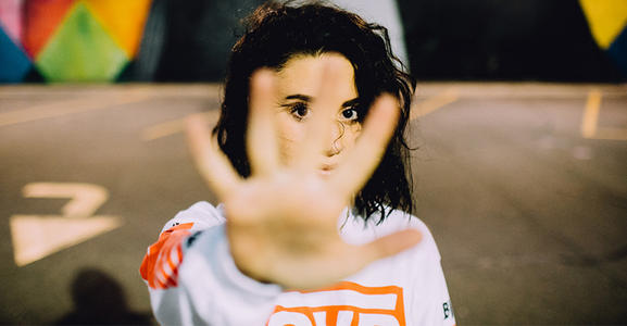 自卑人际关系一塌糊涂怎么办,自卑职场