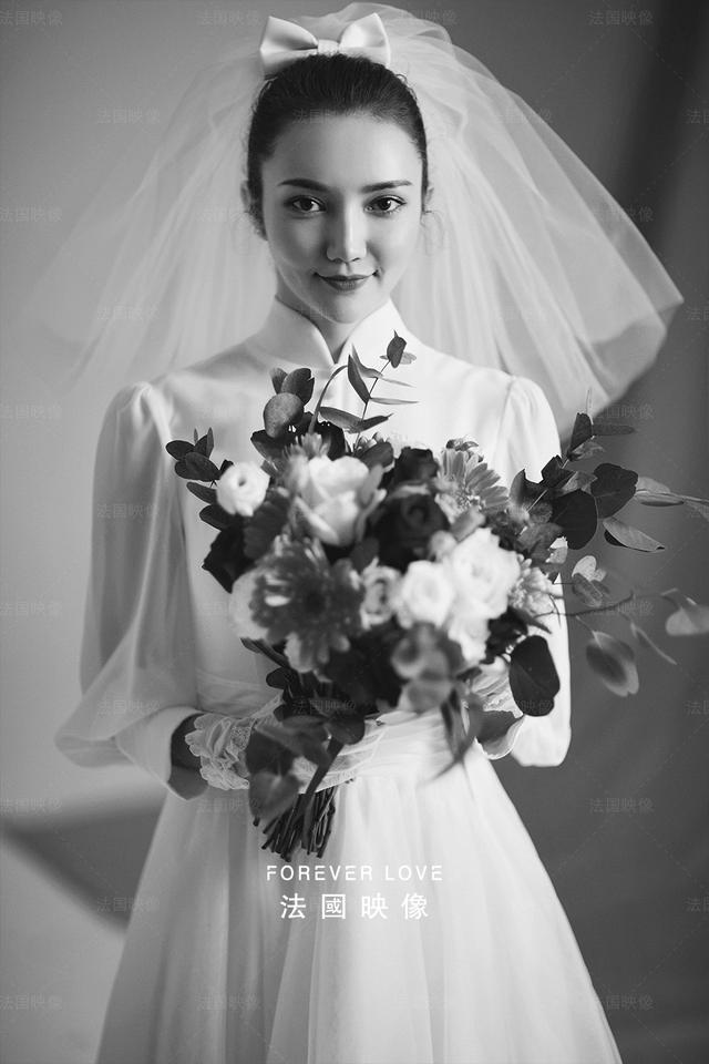 黑白婚纱照高清图片,简单大方的婚纱照黑白