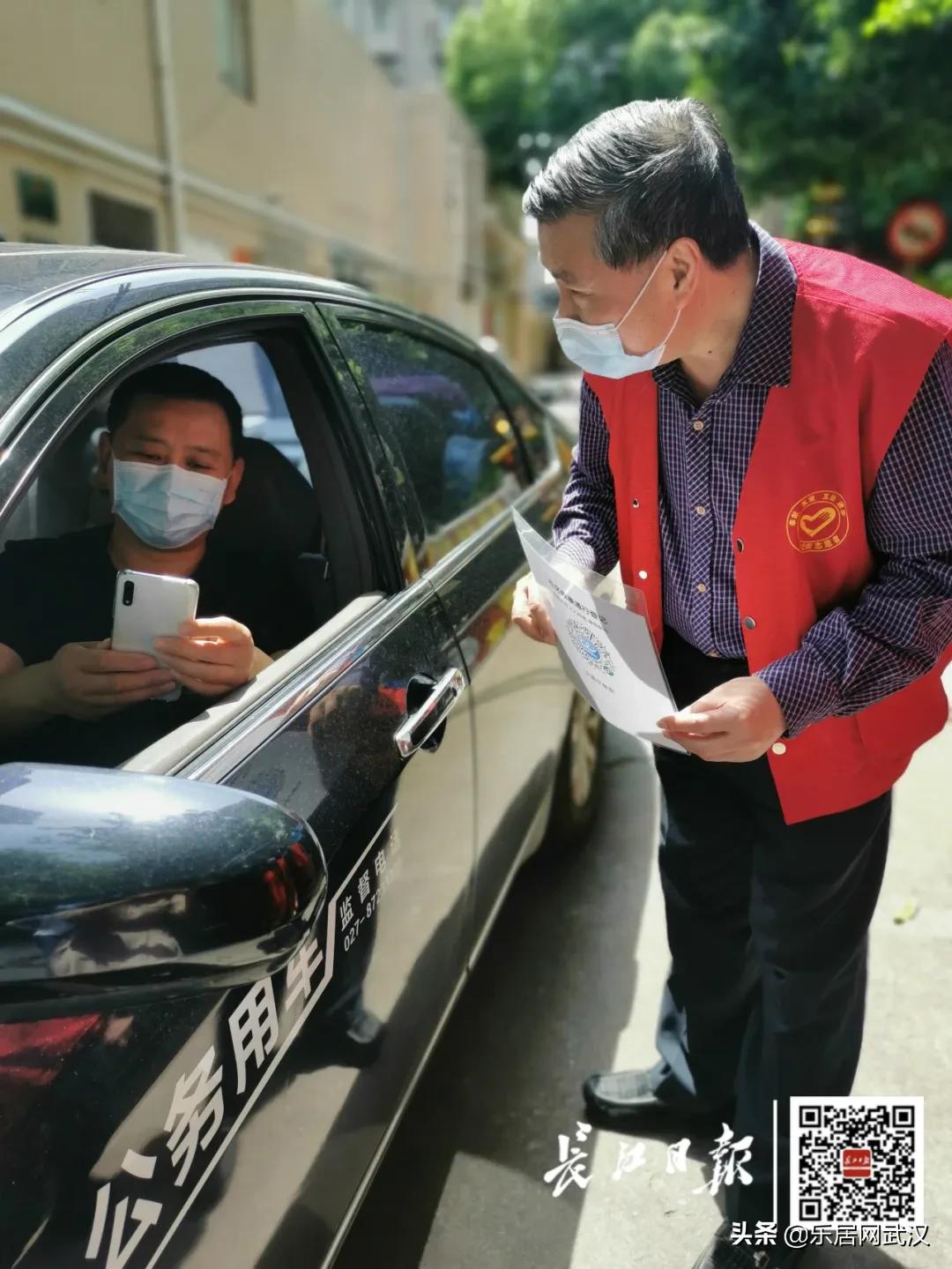 志愿者复工上班了,“接棒”守护小区的他们用这招让居民更安心