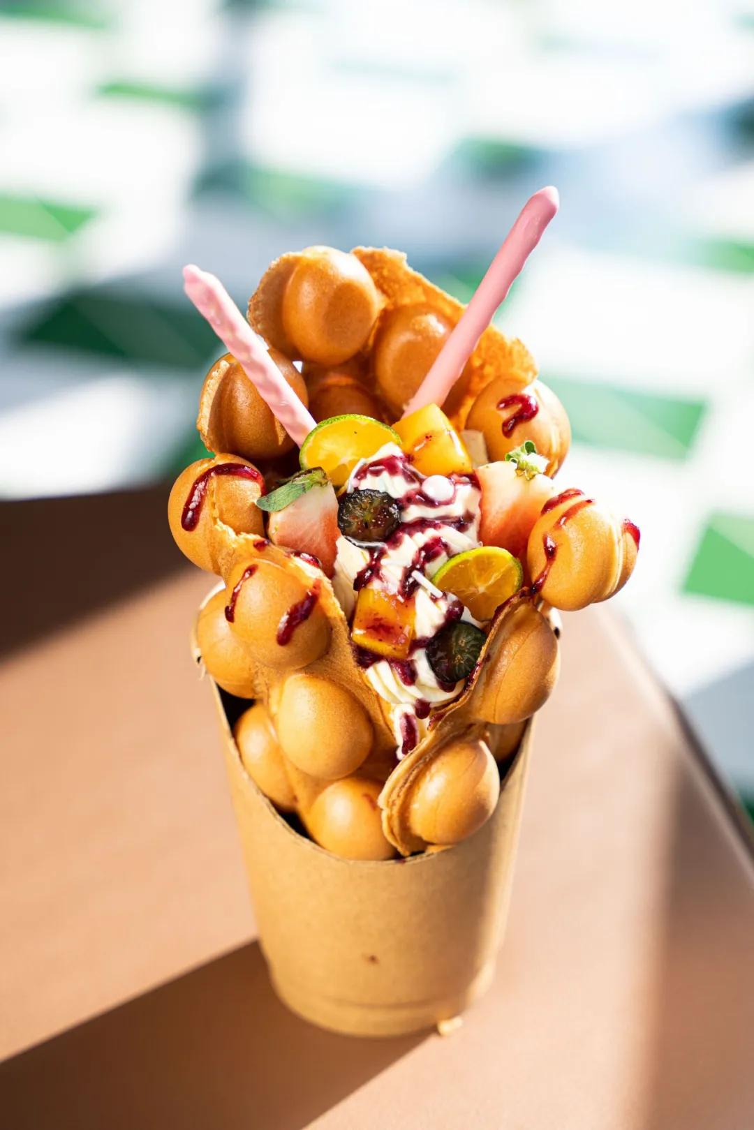 日夜不同科技感,春节潮玩创新方