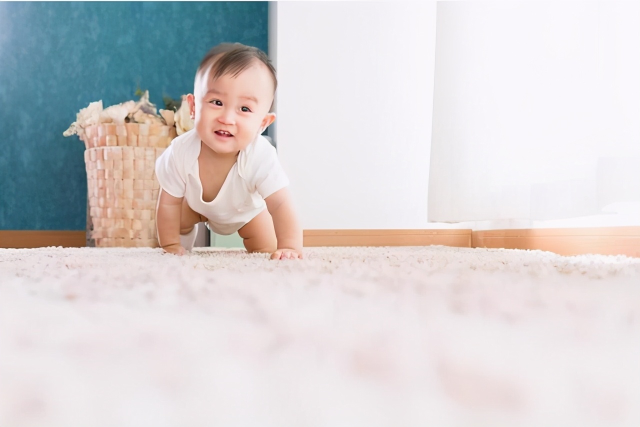 宝宝攒肚几天不排便怎么解决,一个月的宝宝攒肚怎么刺激拉便