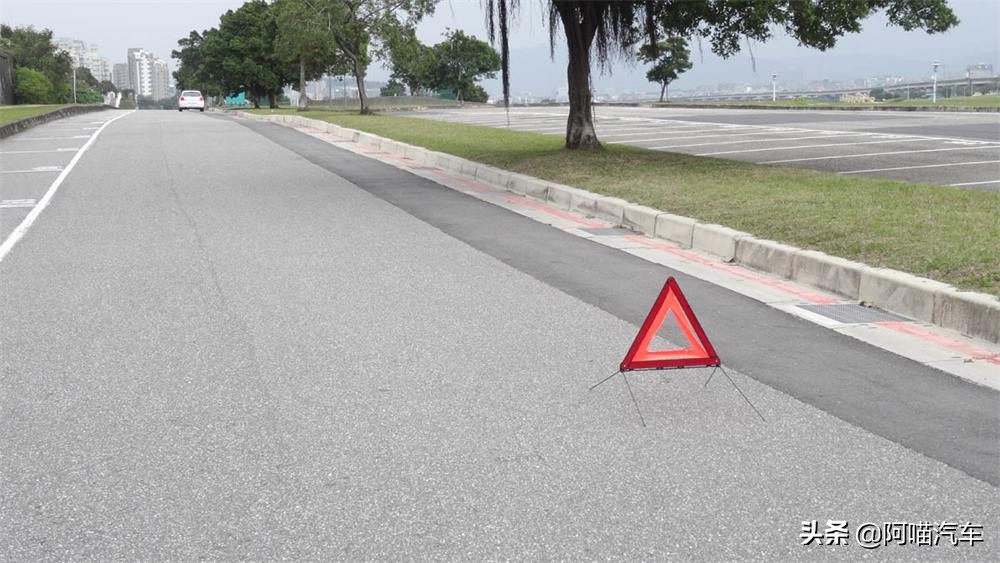 高速路上撞到人的正确处置方法,高速撞到东西导致车辆受损怎么办