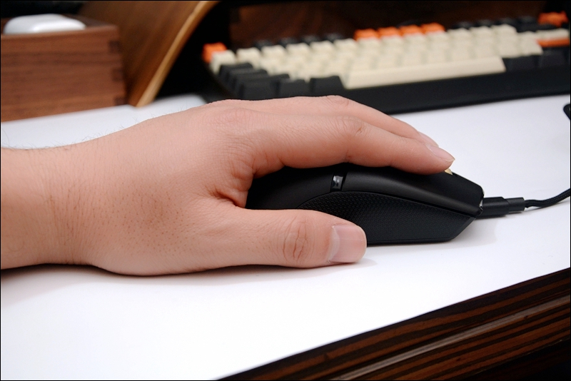 雷蛇毒蝰迷你镂空无线鼠标,雷蛇毒蝰8khz游戏鼠标评测