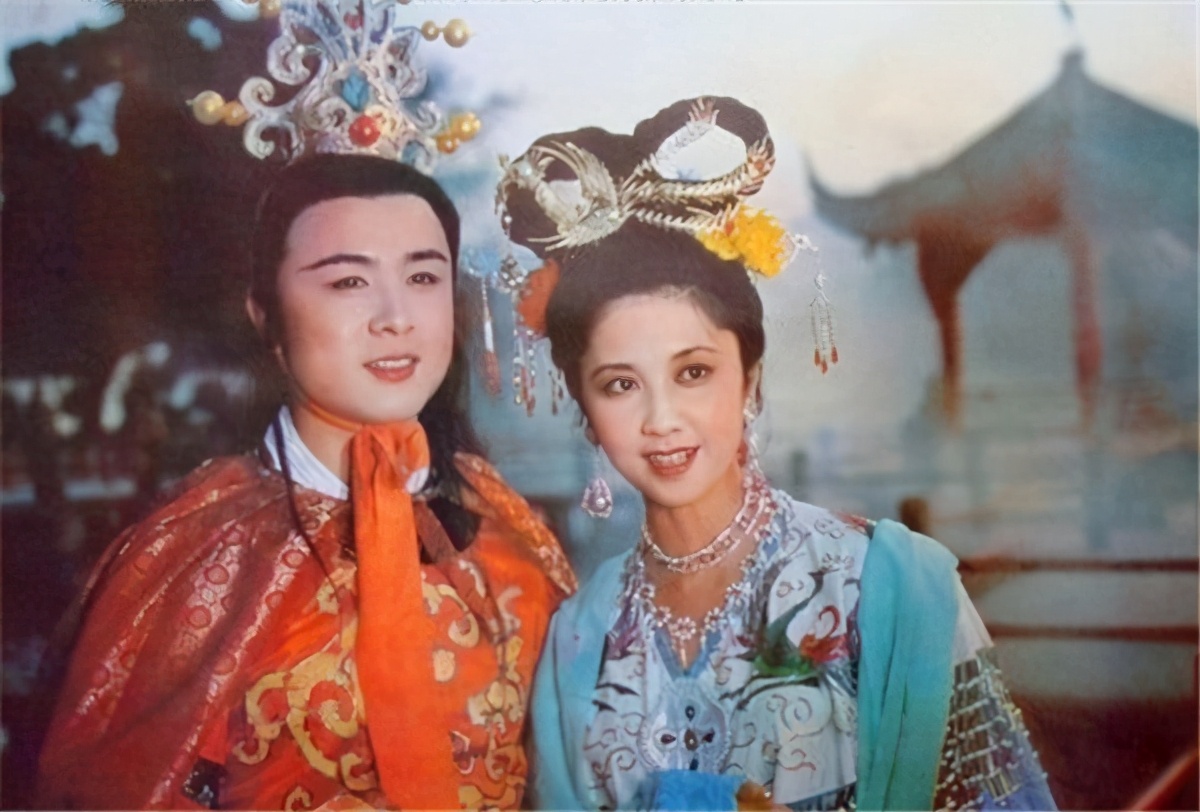 猪八戒为何不敢动女儿国国王,女儿国国王打的过猪八戒吗