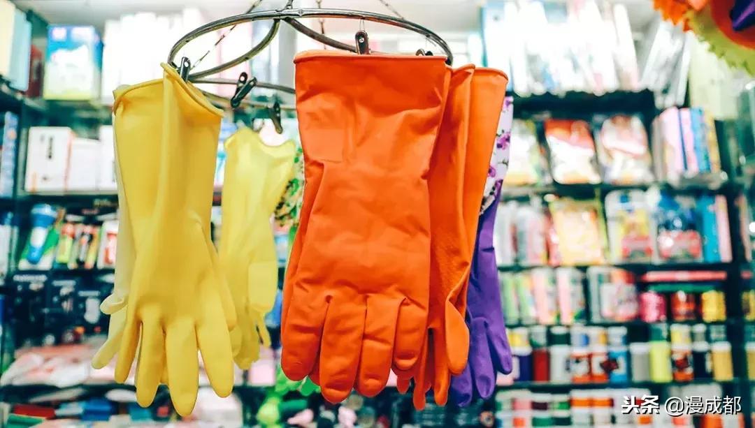 据说不来这里就白来成都，你一定没有见过这么魔幻又传奇的荷花池