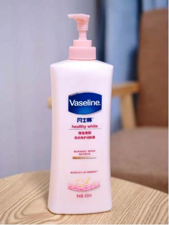 孕妈必看！不要再涂抹凡士林身体乳了！不仅含防腐剂还可能致敏