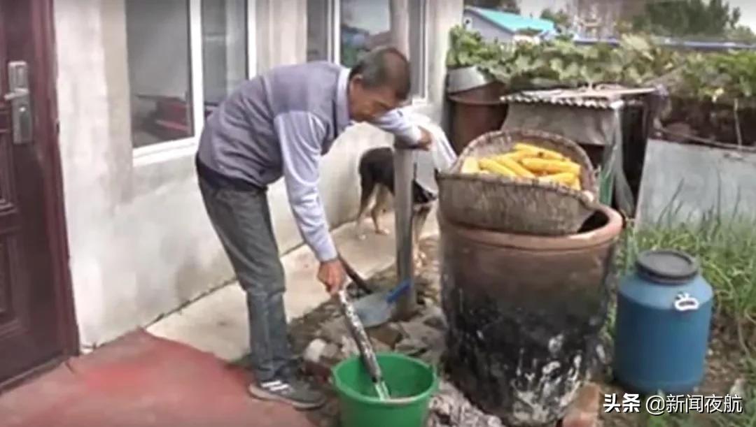 自来水发黄有一层油怎么回事,刚打开自来水发黄是怎么回事