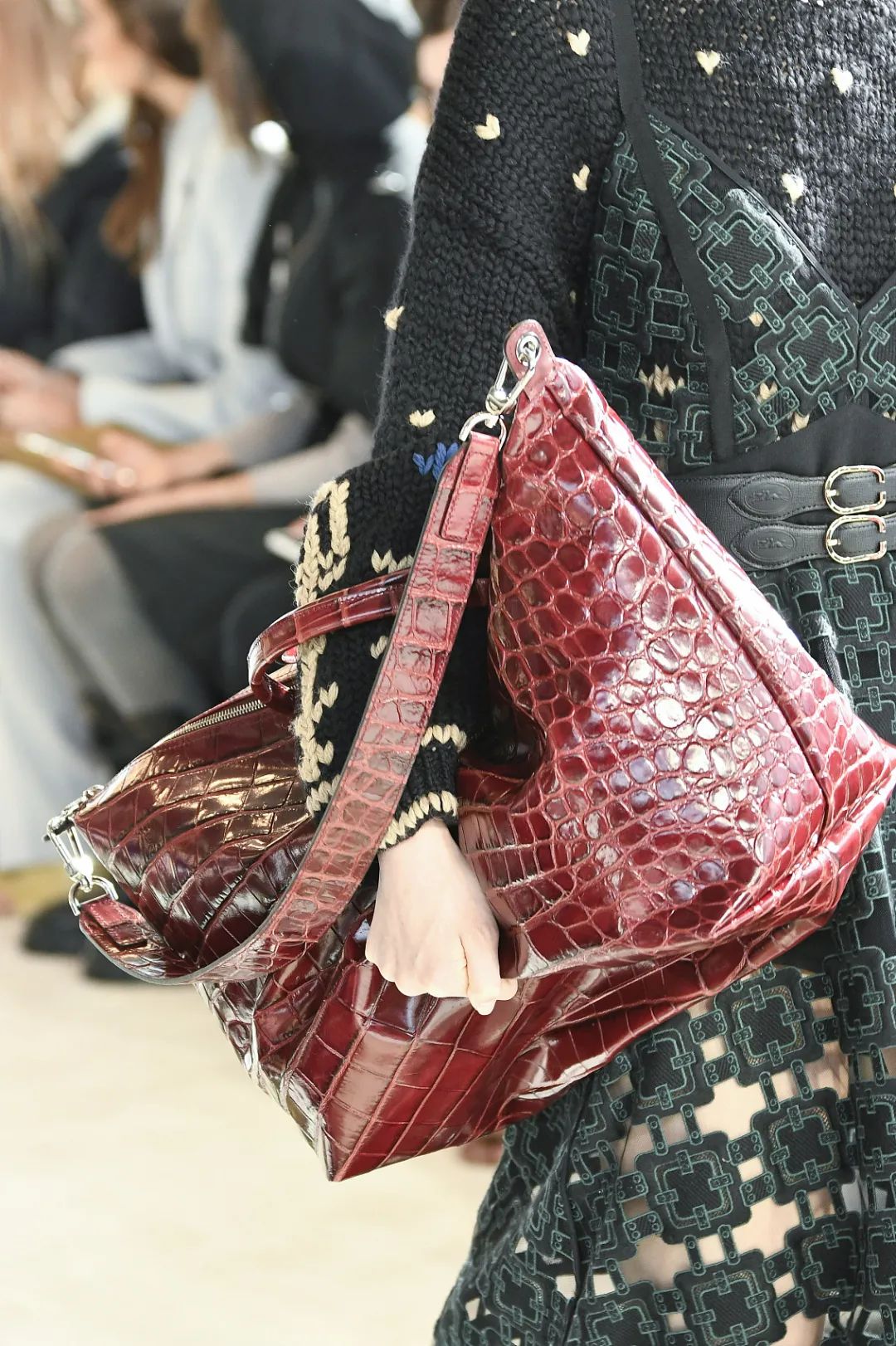 有没有一只，能配得上你野心的tote包？挣钱买包VS买包挣钱